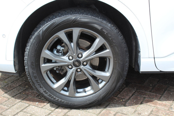 Ford Kuga 2.5 PHEV ST-Line X , In nieuw staat , Hoge Zit en veel comfort Climate control , Navigatie , Camera ,Stoel en voorruit verwarming Parkeersensoren rondom , Elek.bestuurstoel 1500kg trekgewicht