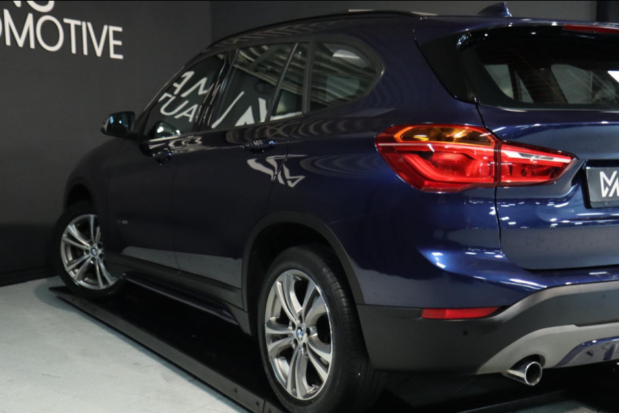 BMW X1 SDrive18i / LED / NAVI / CRUISE / LEDER / 100% DEALERONDERHOUDEN