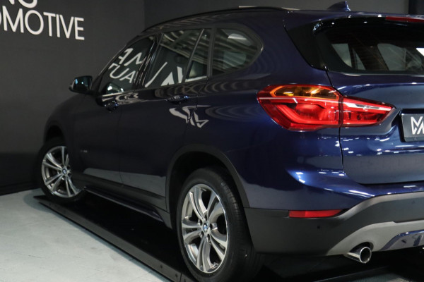 BMW X1 SDrive18i / LED / NAVI / CRUISE / LEDER / 100% DEALERONDERHOUDEN