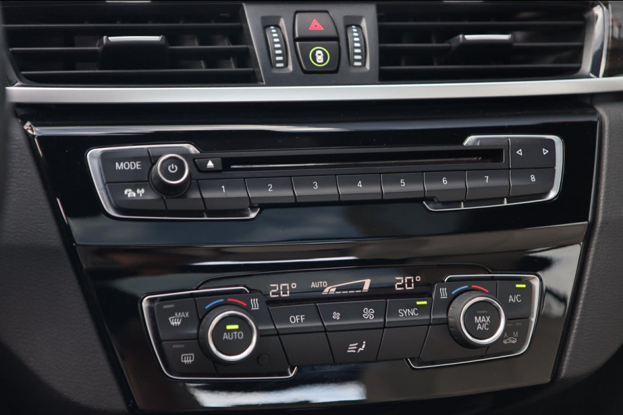 BMW X1 SDrive18i / LED / NAVI / CRUISE / LEDER / 100% DEALERONDERHOUDEN