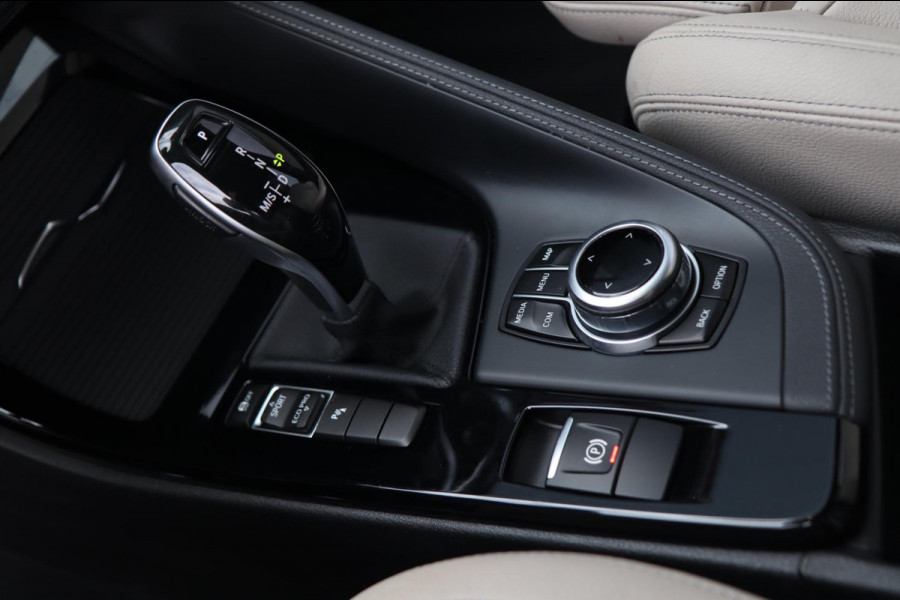 BMW X1 SDrive18i / LED / NAVI / CRUISE / LEDER / 100% DEALERONDERHOUDEN