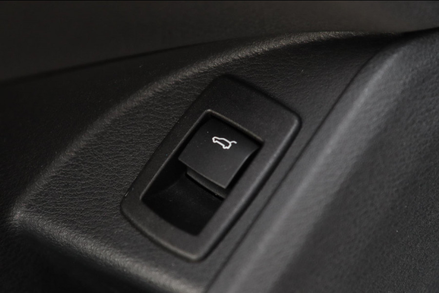 BMW X1 SDrive18i / LED / NAVI / CRUISE / LEDER / 100% DEALERONDERHOUDEN