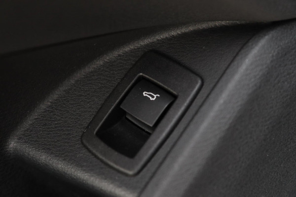 BMW X1 SDrive18i / LED / NAVI / CRUISE / LEDER / 100% DEALERONDERHOUDEN