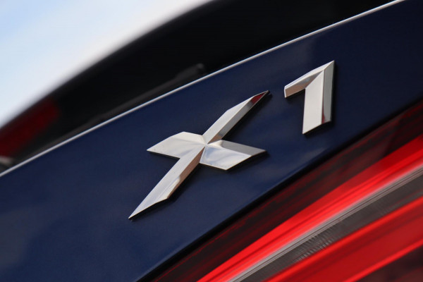 BMW X1 SDrive18i / LED / NAVI / CRUISE / LEDER / 100% DEALERONDERHOUDEN