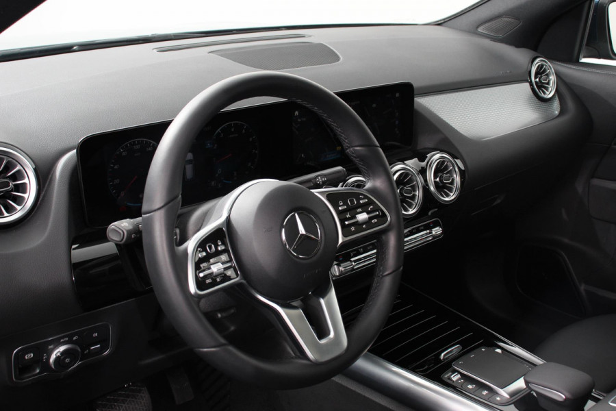 Mercedes-Benz GLA 200 163pk Automaat Progressive Mercedes-Benz GLA-klasse 200 Progressive | Navigatie | Panorama Dak | Camera | Cruise Control | LED Matrix | DAB | Memomy Stoel |