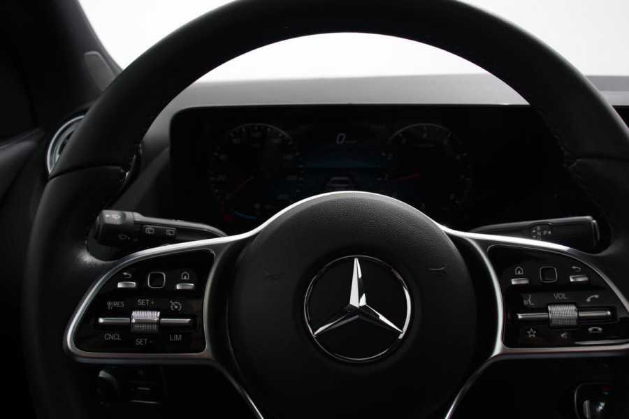 Mercedes-Benz GLA 200 163pk Automaat Progressive Mercedes-Benz GLA-klasse 200 Progressive | Navigatie | Panorama Dak | Camera | Cruise Control | LED Matrix | DAB | Memomy Stoel |