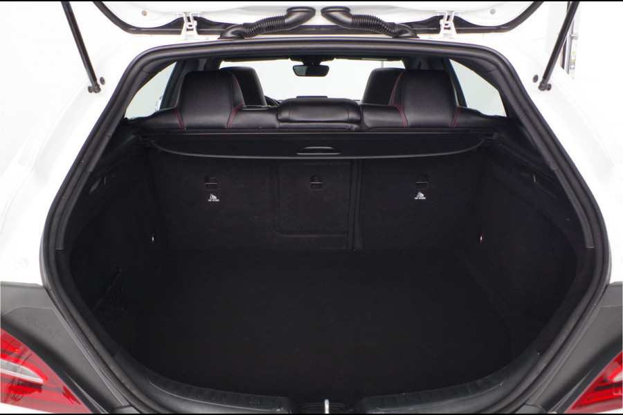 Mercedes-Benz CLA-Klasse Shooting Brake 180 AMG Line > Pano.Schuif/Trekhaak/Camera/8,0 Inch display/LED High Performance