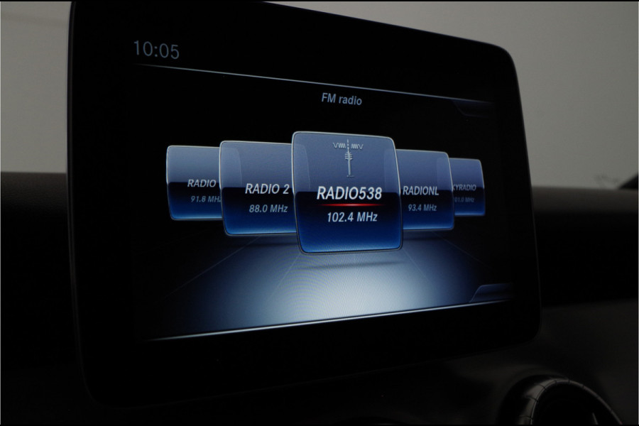 Mercedes-Benz CLA-Klasse Shooting Brake 180 AMG Line > Pano.Schuif/Trekhaak/Camera/8,0 Inch display/LED High Performance