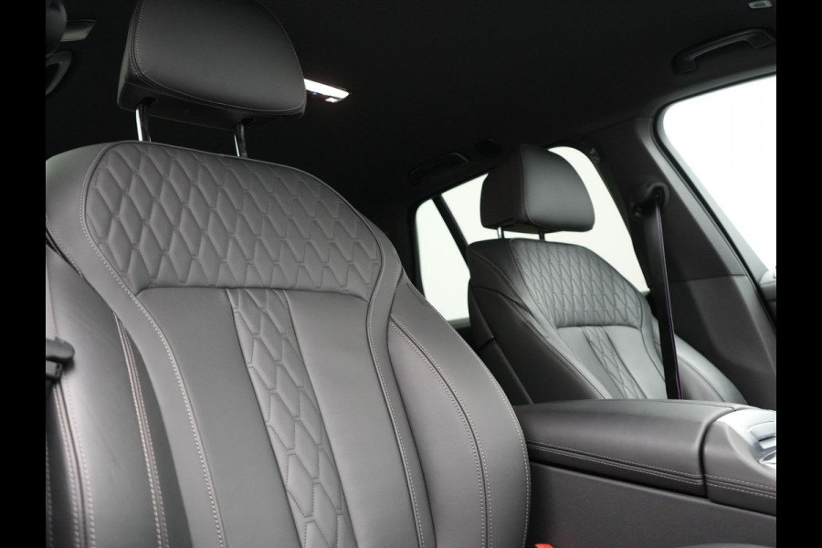 BMW X5 xDrive50e M Sport Plug In Hybrid 490pk Dealer O.H PHEV | Head Up | 360 Camera | Adaptive Cruise | Individual Lederen Comfortstoelen Memory & Verwarmd | Apple Carplay | Widescreen Navigatie | Carbon Interieur | Luchtvering | Front Assist |