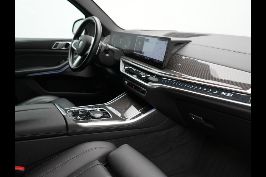 BMW X5 xDrive50e M Sport Plug In Hybrid 490pk Dealer O.H PHEV | Head Up | 360 Camera | Adaptive Cruise | Individual Lederen Comfortstoelen Memory & Verwarmd | Apple Carplay | Widescreen Navigatie | Carbon Interieur | Luchtvering | Front Assist |