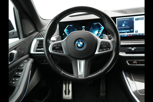BMW X5 xDrive50e M Sport Plug In Hybrid 490pk Dealer O.H PHEV | Head Up | 360 Camera | Adaptive Cruise | Individual Lederen Comfortstoelen Memory & Verwarmd | Apple Carplay | Widescreen Navigatie | Carbon Interieur | Luchtvering | Front Assist |