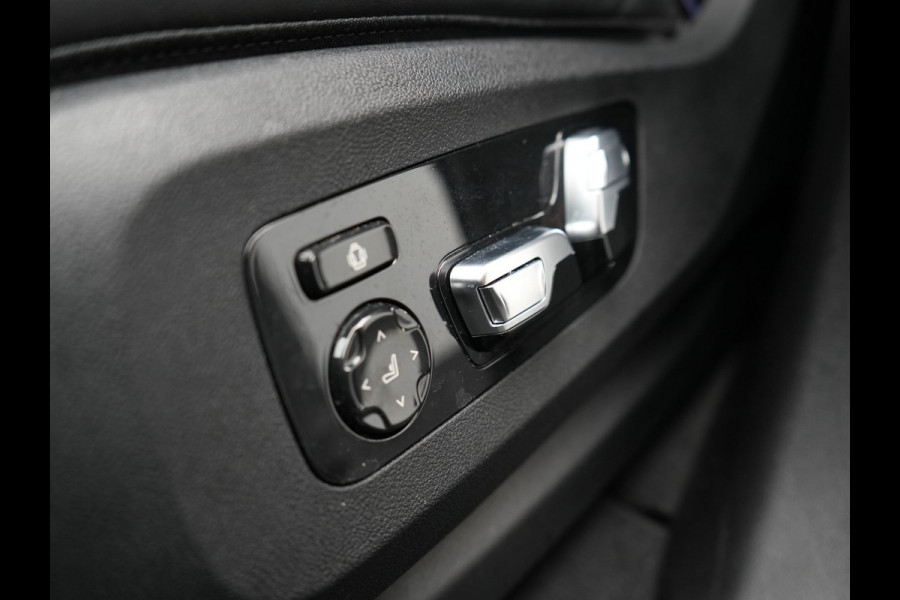 BMW X5 xDrive50e M Sport Plug In Hybrid 490pk Dealer O.H PHEV | Head Up | 360 Camera | Adaptive Cruise | Individual Lederen Comfortstoelen Memory & Verwarmd | Apple Carplay | Widescreen Navigatie | Carbon Interieur | Luchtvering | Front Assist |