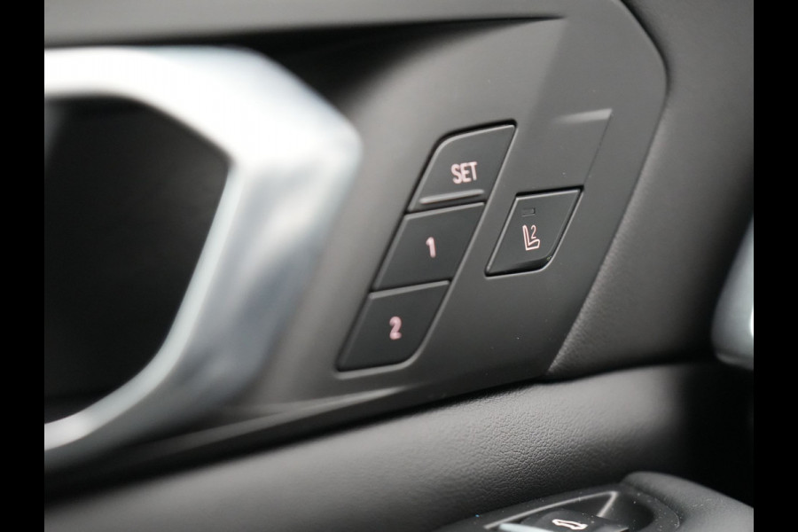 BMW X5 xDrive50e M Sport Plug In Hybrid 490pk Dealer O.H PHEV | Head Up | 360 Camera | Adaptive Cruise | Individual Lederen Comfortstoelen Memory & Verwarmd | Apple Carplay | Widescreen Navigatie | Carbon Interieur | Luchtvering | Front Assist |