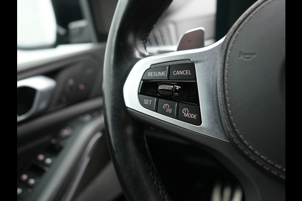 BMW X5 xDrive50e M Sport Plug In Hybrid 490pk Dealer O.H PHEV | Head Up | 360 Camera | Adaptive Cruise | Individual Lederen Comfortstoelen Memory & Verwarmd | Apple Carplay | Widescreen Navigatie | Carbon Interieur | Luchtvering | Front Assist |