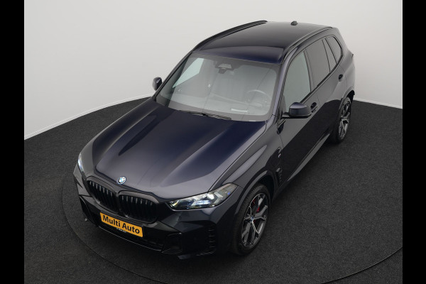 BMW X5 xDrive50e M Sport Plug In Hybrid 490pk Dealer O.H PHEV | Head Up | 360 Camera | Adaptive Cruise | Individual Lederen Comfortstoelen Memory & Verwarmd | Apple Carplay | Widescreen Navigatie | Carbon Interieur | Luchtvering | Front Assist |