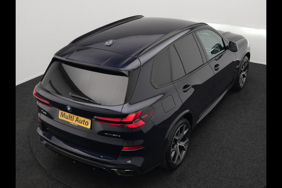 BMW X5 xDrive50e M Sport Plug In Hybrid 490pk Dealer O.H PHEV | Head Up | 360 Camera | Adaptive Cruise | Individual Lederen Comfortstoelen Memory & Verwarmd | Apple Carplay | Widescreen Navigatie | Carbon Interieur | Luchtvering | Front Assist |