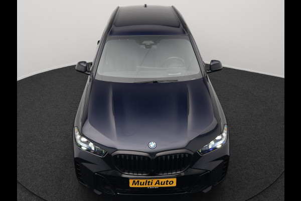 BMW X5 xDrive50e M Sport Plug In Hybrid 490pk Dealer O.H PHEV | Head Up | 360 Camera | Adaptive Cruise | Individual Lederen Comfortstoelen Memory & Verwarmd | Apple Carplay | Widescreen Navigatie | Carbon Interieur | Luchtvering | Front Assist |