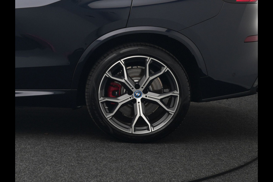 BMW X5 xDrive50e M Sport Plug In Hybrid 490pk Dealer O.H PHEV | Head Up | 360 Camera | Adaptive Cruise | Individual Lederen Comfortstoelen Memory & Verwarmd | Apple Carplay | Widescreen Navigatie | Carbon Interieur | Luchtvering | Front Assist |