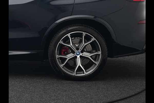BMW X5 xDrive50e M Sport Plug In Hybrid 490pk Dealer O.H PHEV | Head Up | 360 Camera | Adaptive Cruise | Individual Lederen Comfortstoelen Memory & Verwarmd | Apple Carplay | Widescreen Navigatie | Carbon Interieur | Luchtvering | Front Assist |