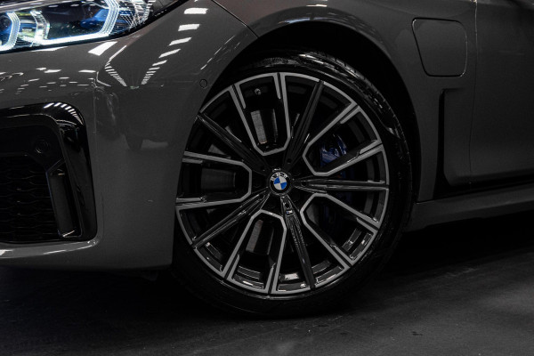 BMW 7 Serie 745e High Executive *M-Sport / Bowers & Wilkins / Actieve-Besturing / Soft-Close / Stoelventilatie / Schuif-/kanteldak*