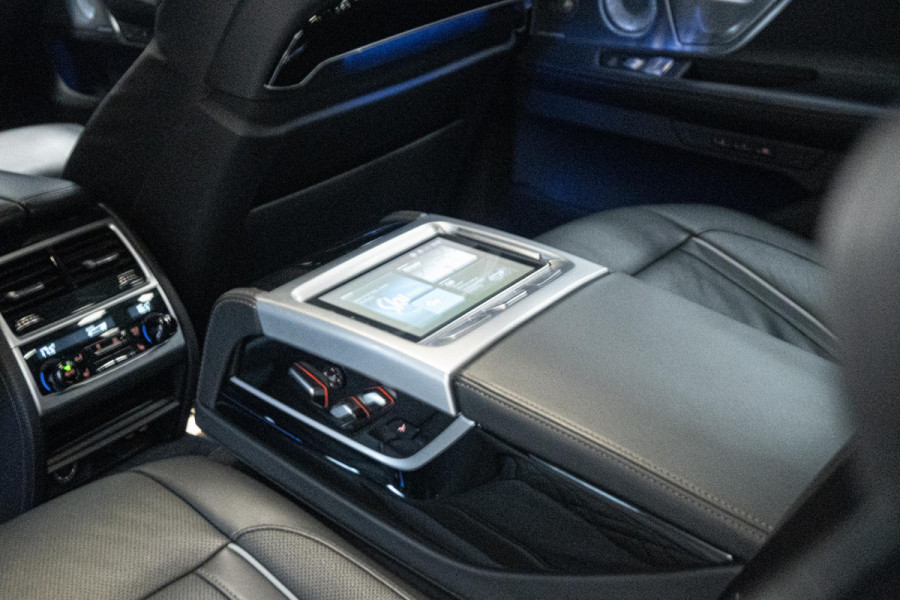 BMW 7 Serie 745e High Executive *M-Sport / Bowers & Wilkins / Actieve-Besturing / Soft-Close / Stoelventilatie / Schuif-/kanteldak*