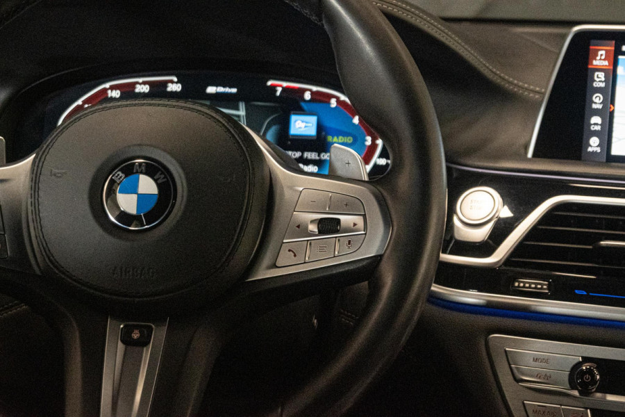 BMW 7 Serie 745e High Executive *M-Sport / Bowers & Wilkins / Actieve-Besturing / Soft-Close / Stoelventilatie / Schuif-/kanteldak*