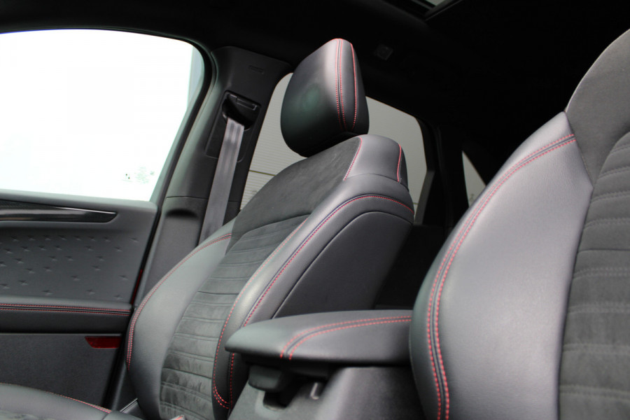 Ford Kuga 2.5 PHEV ST-Line X | Panoramadak | Head-up | BLIS | Winterpack | Trekhaak | B&O