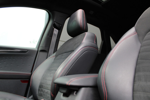 Ford Kuga 2.5 PHEV ST-Line X | Panoramadak | Head-up | BLIS | Winterpack | Trekhaak | B&O