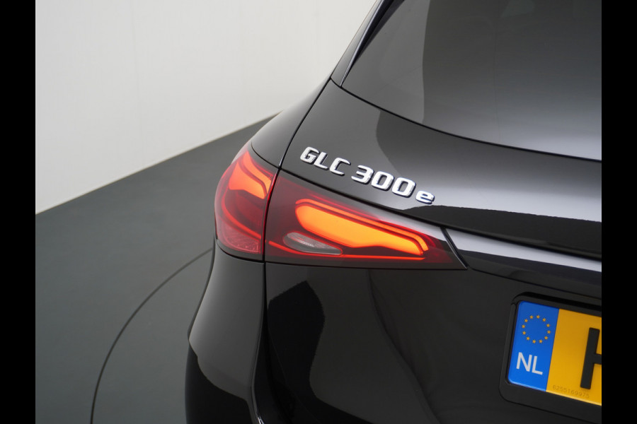 Mercedes-Benz GLC 300 e 4MATIC AMG Line | Luchtvering Achterasbesturing Trekhaak Burmester HUD Memory