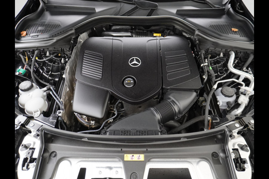 Mercedes-Benz GLC 300 e 4MATIC AMG Line | Luchtvering Achterasbesturing Trekhaak Burmester HUD Memory