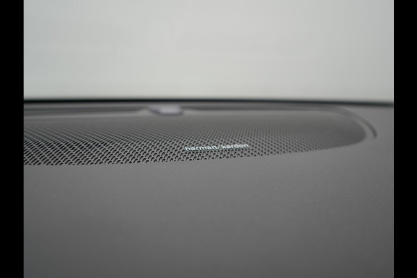 Volvo V60 T8 AWD Plus Bright Long Range Plug in In Hybrid 456pk Dealer O.H Adaptive Cruise | 360 Camera | Google assistant | Harman Kardon | Lederen Sportstoelen Memory & Verwarmd | Virtual | Google Maps | Navigatie | Pilot Assist | Apple Carplay | Keyless | DAB |