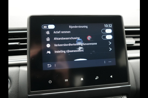 Renault Captur 1.3 TCe 140 Intens Automaat 141pk | Apple Carplay | Sportstoelen | Navigatie | Camera | DAB | L.M. 18" | Cruise Control |