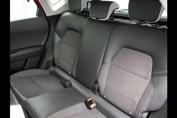 Renault Captur 1.3 TCe 140 Intens Automaat 141pk | Apple Carplay | Sportstoelen | Navigatie | Camera | DAB | L.M. 18" | Cruise Control |