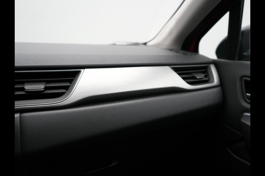 Renault Captur 1.3 TCe 140 Intens Automaat 141pk | Apple Carplay | Sportstoelen | Navigatie | Camera | DAB | L.M. 18" | Cruise Control |