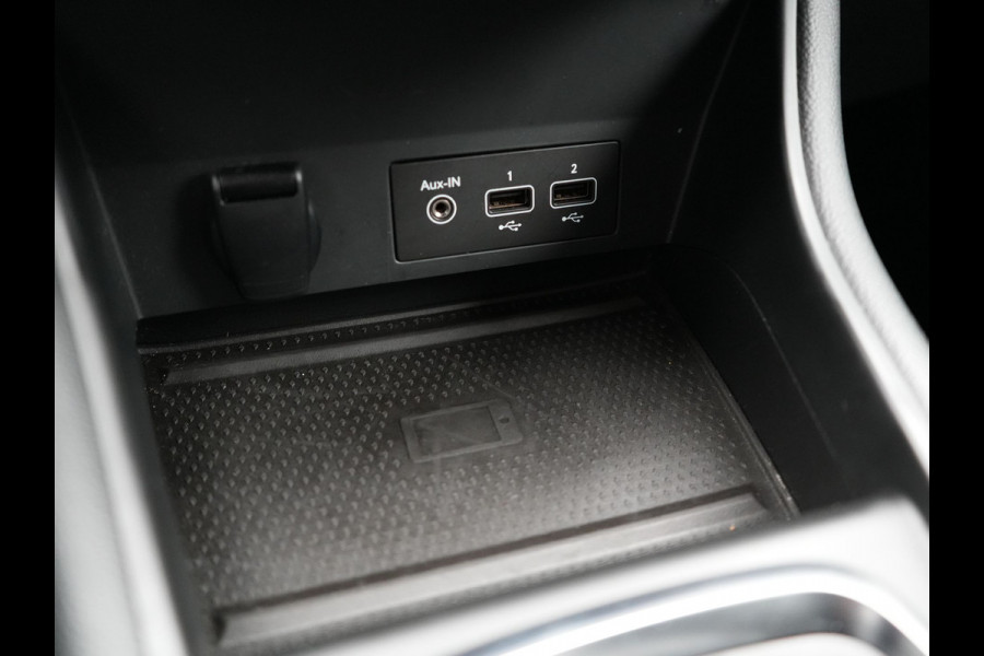 Renault Captur 1.3 TCe 140 Intens Automaat 141pk | Apple Carplay | Sportstoelen | Navigatie | Camera | DAB | L.M. 18" | Cruise Control |