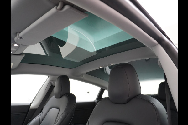 Tesla Model 3 Performance AWD 513pk FSD-MEEGELEVERD PAKKET! €71.440,- nieuw! 0-100kmh 3.4sec! Lmv-20" AutoPilot Carbon-Spoiler Full Self-Drivi Navi Led ACC DAB Voorverwarming interieur en Keyless via GSM-App One-Pedal-Drive Rode Remklauwen Premium Audio Veel grip door 4WD vierwielaandrijving.  Origineel Nederlandse auto nieuwprijs €72.080 Garantie op Accu en motor tot 28-12-2027/192.000km