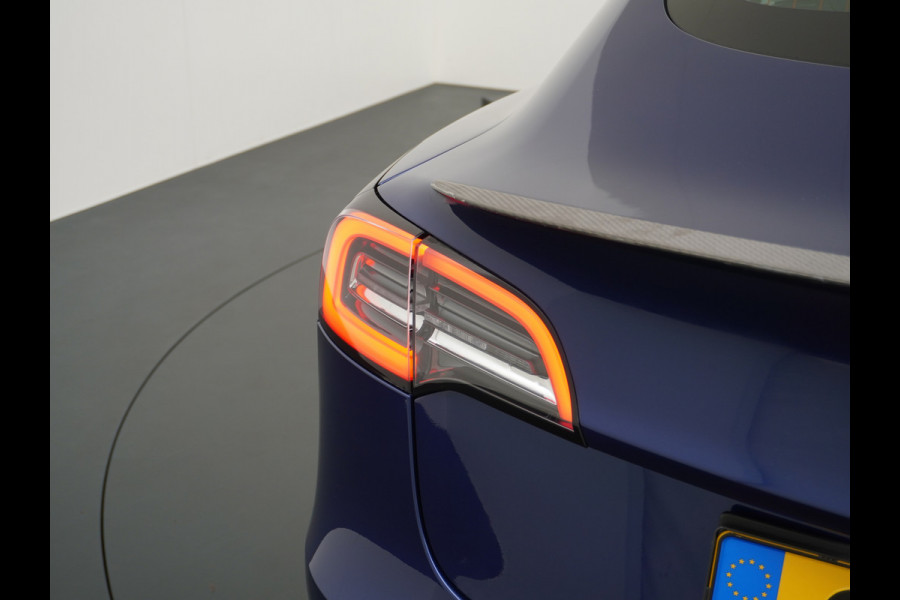 Tesla Model 3 Performance AWD 513pk FSD-MEEGELEVERD PAKKET! €71.440,- nieuw! 0-100kmh 3.4sec! Lmv-20" AutoPilot Carbon-Spoiler Full Self-Drivi Navi Led ACC DAB Voorverwarming interieur en Keyless via GSM-App One-Pedal-Drive Rode Remklauwen Premium Audio Veel grip door 4WD vierwielaandrijving.  Origineel Nederlandse auto nieuwprijs €72.080 Garantie op Accu en motor tot 28-12-2027/192.000km