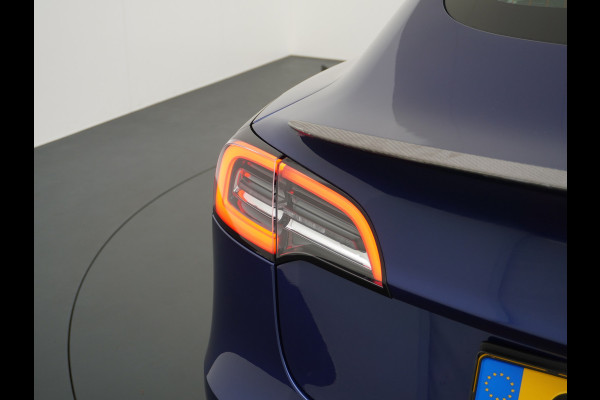 Tesla Model 3 Performance AWD 513pk FSD-MEEGELEVERD PAKKET! €71.440,- nieuw! 0-100kmh 3.4sec! Lmv-20" AutoPilot Carbon-Spoiler Full Self-Drivi Navi Led ACC DAB Voorverwarming interieur en Keyless via GSM-App One-Pedal-Drive Rode Remklauwen Premium Audio Veel grip door 4WD vierwielaandrijving.  Origineel Nederlandse auto nieuwprijs €72.080 Garantie op Accu en motor tot 28-12-2027/192.000km
