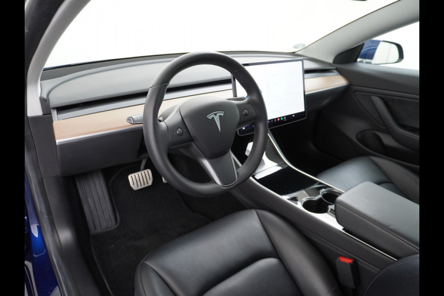 Tesla Model 3 Performance AWD 513pk FSD-MEEGELEVERD PAKKET! €71.440,- nieuw! 0-100kmh 3.4sec! Lmv-20" AutoPilot Carbon-Spoiler Full Self-Drivi Navi Led ACC DAB Voorverwarming interieur en Keyless via GSM-App One-Pedal-Drive Rode Remklauwen Premium Audio Veel grip door 4WD vierwielaandrijving.  Origineel Nederlandse auto nieuwprijs €72.080 Garantie op Accu en motor tot 28-12-2027/192.000km