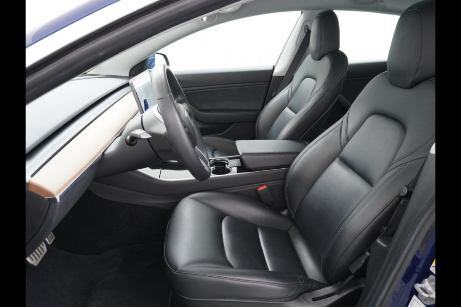 Tesla Model 3 Performance AWD 513pk FSD-MEEGELEVERD PAKKET! €71.440,- nieuw! 0-100kmh 3.4sec! Lmv-20" AutoPilot Carbon-Spoiler Full Self-Drivi Navi Led ACC DAB Voorverwarming interieur en Keyless via GSM-App One-Pedal-Drive Rode Remklauwen Premium Audio Veel grip door 4WD vierwielaandrijving.  Origineel Nederlandse auto nieuwprijs €72.080 Garantie op Accu en motor tot 28-12-2027/192.000km