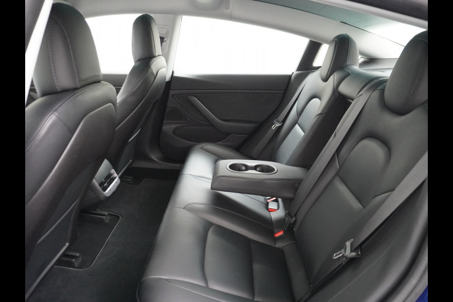 Tesla Model 3 Performance AWD 513pk FSD-MEEGELEVERD PAKKET! €71.440,- nieuw! 0-100kmh 3.4sec! Lmv-20" AutoPilot Carbon-Spoiler Full Self-Drivi Navi Led ACC DAB Voorverwarming interieur en Keyless via GSM-App One-Pedal-Drive Rode Remklauwen Premium Audio Veel grip door 4WD vierwielaandrijving.  Origineel Nederlandse auto nieuwprijs €72.080 Garantie op Accu en motor tot 28-12-2027/192.000km