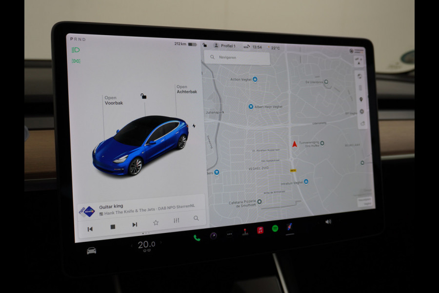 Tesla Model 3 Performance AWD 513pk FSD-MEEGELEVERD PAKKET! €71.440,- nieuw! 0-100kmh 3.4sec! Lmv-20" AutoPilot Carbon-Spoiler Full Self-Drivi Navi Led ACC DAB Voorverwarming interieur en Keyless via GSM-App One-Pedal-Drive Rode Remklauwen Premium Audio Veel grip door 4WD vierwielaandrijving.  Origineel Nederlandse auto nieuwprijs €72.080 Garantie op Accu en motor tot 28-12-2027/192.000km