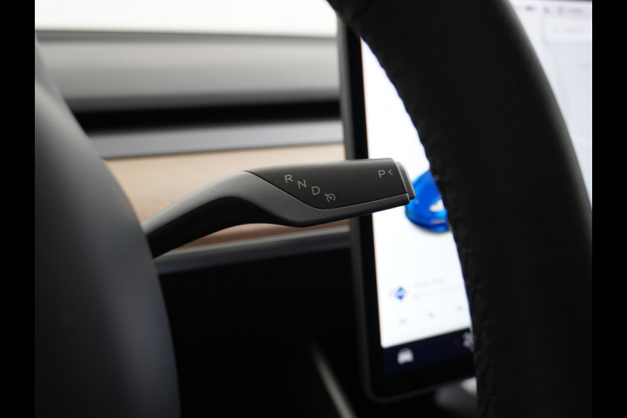 Tesla Model 3 Performance AWD 513pk FSD-MEEGELEVERD PAKKET! €71.440,- nieuw! 0-100kmh 3.4sec! Lmv-20" AutoPilot Carbon-Spoiler Full Self-Drivi Navi Led ACC DAB Voorverwarming interieur en Keyless via GSM-App One-Pedal-Drive Rode Remklauwen Premium Audio Veel grip door 4WD vierwielaandrijving.  Origineel Nederlandse auto nieuwprijs €72.080 Garantie op Accu en motor tot 28-12-2027/192.000km