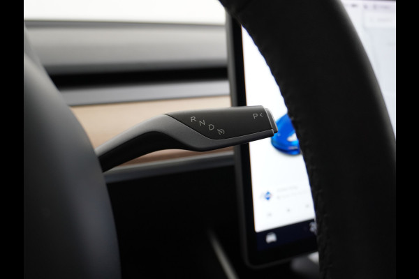 Tesla Model 3 Performance AWD 513pk FSD-MEEGELEVERD PAKKET! €71.440,- nieuw! 0-100kmh 3.4sec! Lmv-20" AutoPilot Carbon-Spoiler Full Self-Drivi Navi Led ACC DAB Voorverwarming interieur en Keyless via GSM-App One-Pedal-Drive Rode Remklauwen Premium Audio Veel grip door 4WD vierwielaandrijving.  Origineel Nederlandse auto nieuwprijs €72.080 Garantie op Accu en motor tot 28-12-2027/192.000km