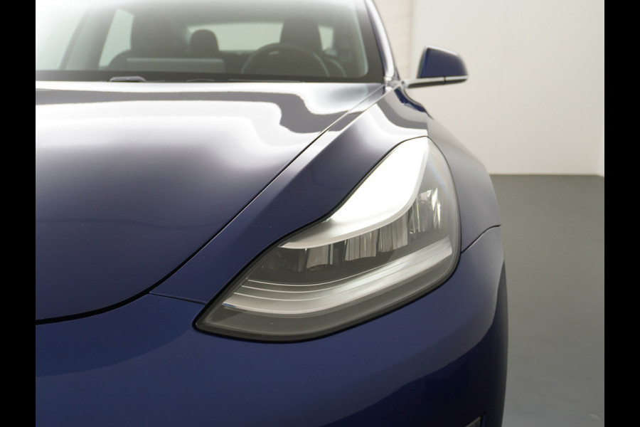 Tesla Model 3 Performance AWD 513pk FSD-MEEGELEVERD PAKKET! €71.440,- nieuw! 0-100kmh 3.4sec! Lmv-20" AutoPilot Carbon-Spoiler Full Self-Drivi Navi Led ACC DAB Voorverwarming interieur en Keyless via GSM-App One-Pedal-Drive Rode Remklauwen Premium Audio Veel grip door 4WD vierwielaandrijving.  Origineel Nederlandse auto nieuwprijs €72.080 Garantie op Accu en motor tot 28-12-2027/192.000km