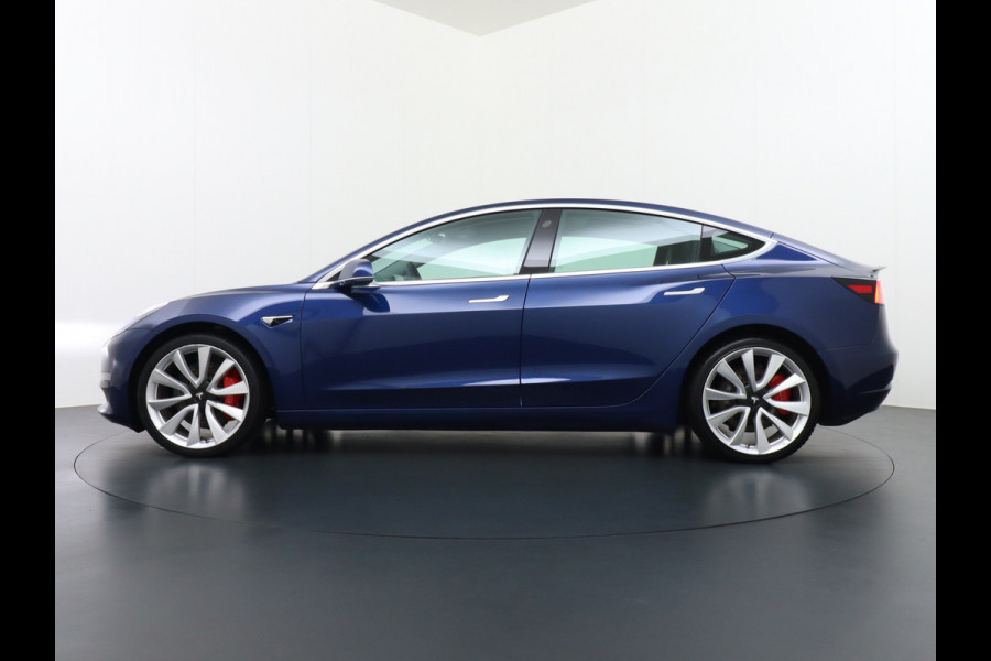 Tesla Model 3 Performance AWD 513pk FSD-MEEGELEVERD PAKKET! €71.440,- nieuw! 0-100kmh 3.4sec! Lmv-20" AutoPilot Carbon-Spoiler Full Self-Drivi Navi Led ACC DAB Voorverwarming interieur en Keyless via GSM-App One-Pedal-Drive Rode Remklauwen Premium Audio Veel grip door 4WD vierwielaandrijving.  Origineel Nederlandse auto nieuwprijs €72.080 Garantie op Accu en motor tot 28-12-2027/192.000km