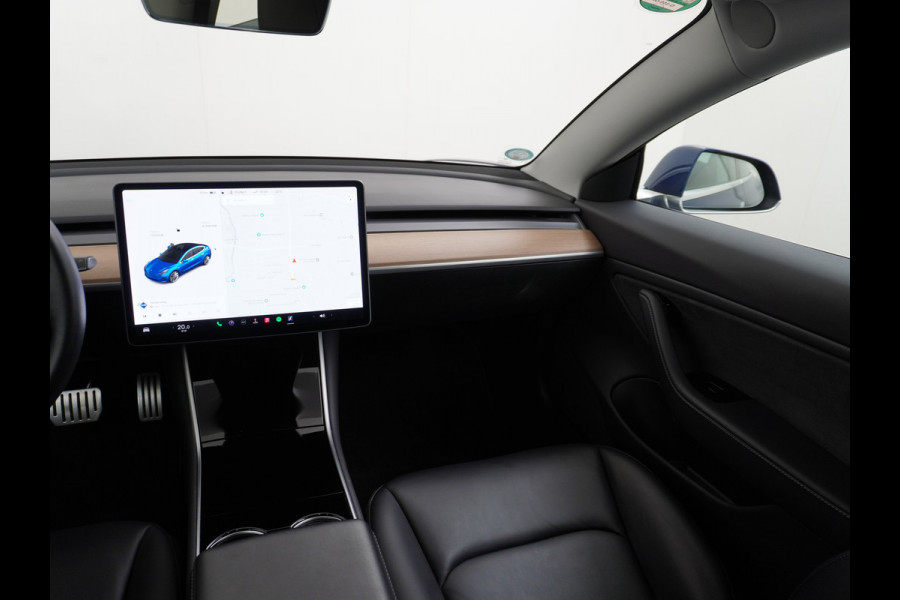 Tesla Model 3 Performance AWD 513pk FSD-MEEGELEVERD PAKKET! €71.440,- nieuw! 0-100kmh 3.4sec! Lmv-20" AutoPilot Carbon-Spoiler Full Self-Drivi Navi Led ACC DAB Voorverwarming interieur en Keyless via GSM-App One-Pedal-Drive Rode Remklauwen Premium Audio Veel grip door 4WD vierwielaandrijving.  Origineel Nederlandse auto nieuwprijs €72.080 Garantie op Accu en motor tot 28-12-2027/192.000km