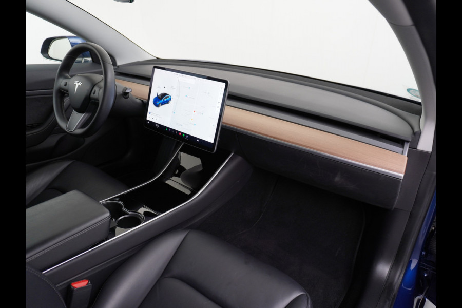 Tesla Model 3 Performance AWD 513pk FSD-MEEGELEVERD PAKKET! €71.440,- nieuw! 0-100kmh 3.4sec! Lmv-20" AutoPilot Carbon-Spoiler Full Self-Drivi Navi Led ACC DAB Voorverwarming interieur en Keyless via GSM-App One-Pedal-Drive Rode Remklauwen Premium Audio Veel grip door 4WD vierwielaandrijving.  Origineel Nederlandse auto nieuwprijs €72.080 Garantie op Accu en motor tot 28-12-2027/192.000km
