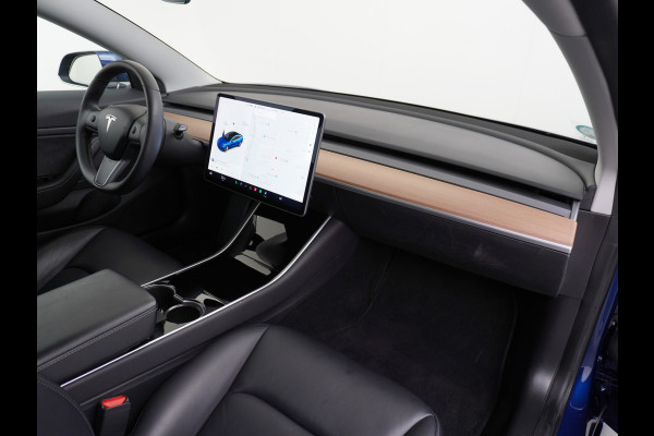 Tesla Model 3 Performance AWD 513pk FSD-MEEGELEVERD PAKKET! €71.440,- nieuw! 0-100kmh 3.4sec! Lmv-20" AutoPilot Carbon-Spoiler Full Self-Drivi Navi Led ACC DAB Voorverwarming interieur en Keyless via GSM-App One-Pedal-Drive Rode Remklauwen Premium Audio Veel grip door 4WD vierwielaandrijving.  Origineel Nederlandse auto nieuwprijs €72.080 Garantie op Accu en motor tot 28-12-2027/192.000km