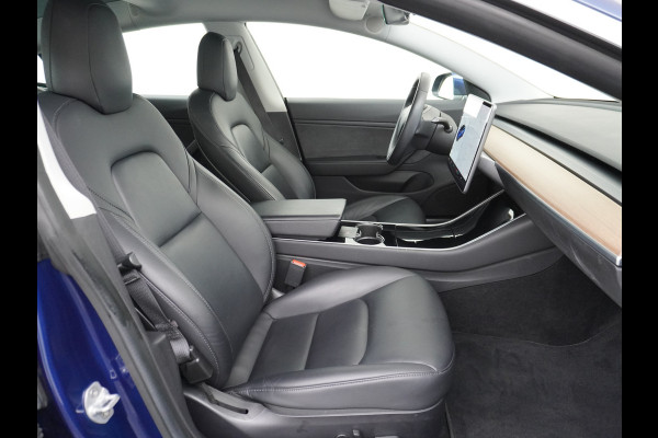 Tesla Model 3 Performance AWD 513pk FSD-MEEGELEVERD PAKKET! €71.440,- nieuw! 0-100kmh 3.4sec! Lmv-20" AutoPilot Carbon-Spoiler Full Self-Drivi Navi Led ACC DAB Voorverwarming interieur en Keyless via GSM-App One-Pedal-Drive Rode Remklauwen Premium Audio Veel grip door 4WD vierwielaandrijving.  Origineel Nederlandse auto nieuwprijs €72.080 Garantie op Accu en motor tot 28-12-2027/192.000km